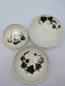lot 73 image: Rare 1940s California Ivy Bowls by Metlox - Poppytrail - Vernon