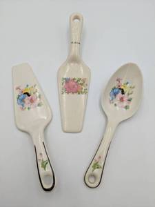 lot 80 image: Vintage Porcelain Serving Set