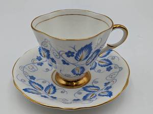 lot 84 image: Vintage Clarence Bone Chine Teacup and Saucer