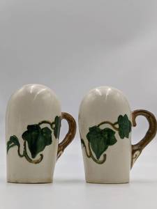 lot 68 image: Rare 1940s California Ivy Salt and Pepper Shakers by Metlox - Poppytrail - Vernon