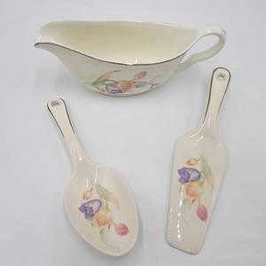 lot 99 image: Hall Superior Dinnerware Tulip Serving Set