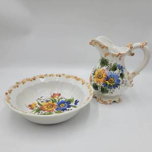 lot 90 image: Vintage Italian Wash Basin and Pitcher