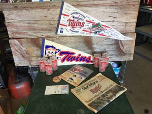 lot 29 image: Vintage Minnesota Twins Collectable Glasses - Pennants - Newspaper - Pin - Program
