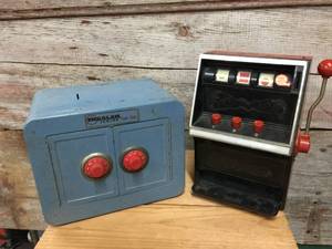 lot 46 image: Vintage Banks