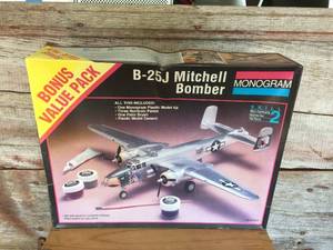 lot 52 image: Monogram B-25J Mitchell Bomber Plastic Model Kit