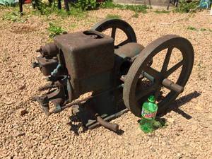lot 1 image: Antique Hit-N-Miss Engine