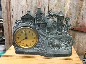 lot 69 image: Vintage United Clock Pot Metal Mantel Clock