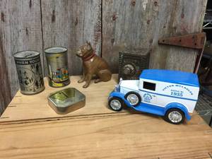 lot 93 image: Group Vintage Coin Banks