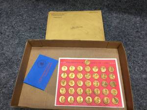 lot 115 image: Franklin Mint 1968 Presidential Hall of Fame Coin Set