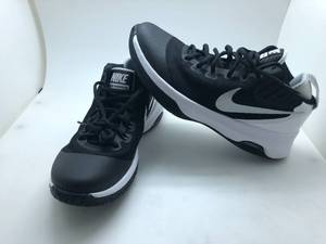 Nike Air Versatile Running Sneakers Size 8