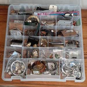 lot 302 image: Compartmentalized divider bin fille...