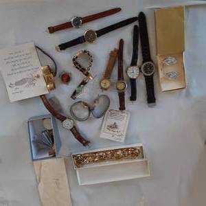 lot 310 image: Lot of mens and womens wrist watche...