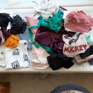 lot 313 image: Box lot of womens clothing in vario...