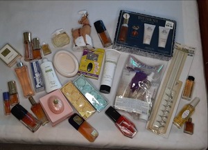 lot 321 image: Large lot of womens toiletry items....