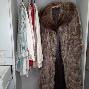 lot 325 image: Lot of womens dress jackets in vari...
