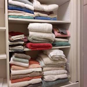 lot 330 image: Massive lot of Bath towels, hand to...