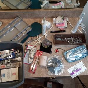lot 333 image: Lot of womens personal toiletries. ...