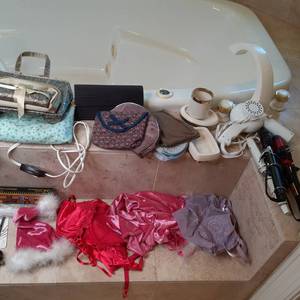 lot 335 image: Curling irons, storage and travel t...