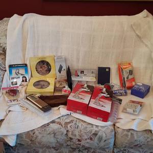 lot 363 image: Random lot of items including mini ...