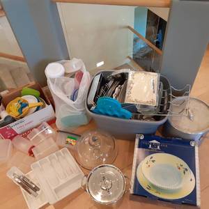 lot 367 image: Huge Lot of Kitchen items such as, ...