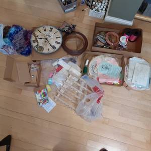 lot 372 image: Craft Stuff Thread, raffia, bobbin...