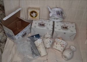 lot 375 image: Porcelain musical Teapots (include ...