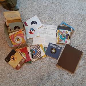 lot 406 image: Large lot of Vintage Collectible Re...