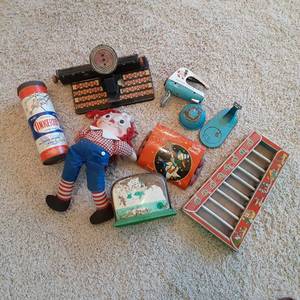 lot 421 image: Vintage Collectible Tin Toys A toa...