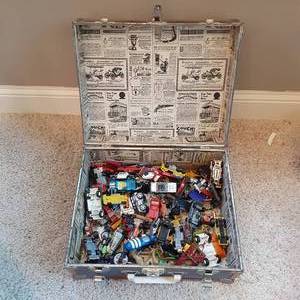 lot 425 image: Vintage Wooden Roller Skate Trunk f...