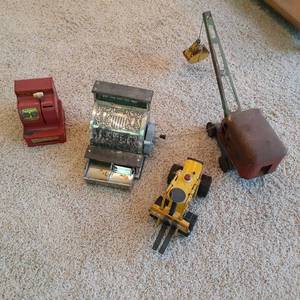 lot 429 image: Vintage Heavy Duty Metal Cash Regis...