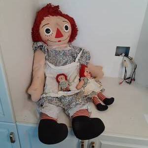 lot 453 image: Collectible Raggedy Ann Dolls One ...