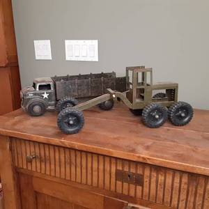 lot 458 image: Lot of 2 heavy duty Vintage Metal U...