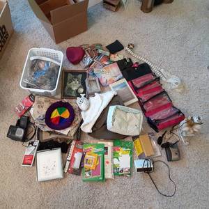 lot 463 image: Large Lot of Misc Electronics, clea...