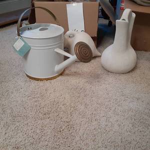 lot 474 image: Lot of White decorative pieces incl...
