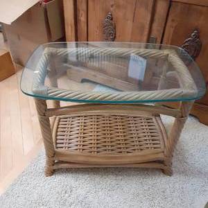 lot 478 image: Wicker Rattan End Table with Glass ...