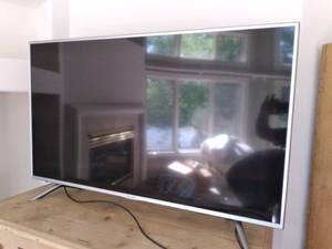 lot 15 image: 55 Sharp Television No Remote...