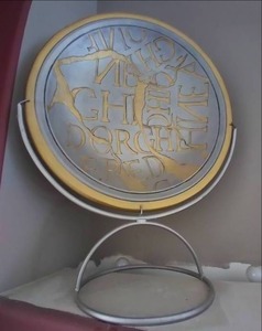 lot 41 image: Molded Metal Decorative Plate 29 T...