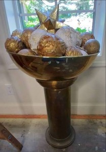 lot 47 image: Home Dcor Bowl & Stand With Plast...