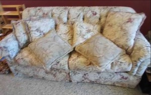 lot 51 image: Couch 90 X 38.25 X 57...