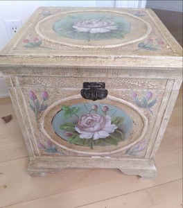 lot 69 image: Antique Square Keepsake Box With Fe...