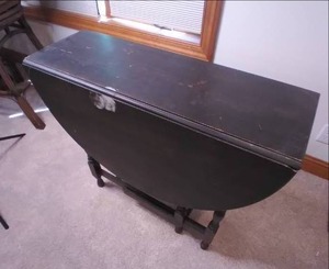 lot 81 image: Vintage Drop Leaf Table 36 X 48 X...