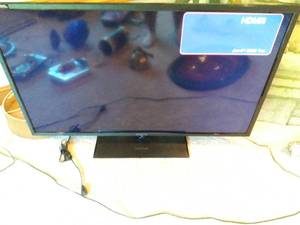 lot 83 image: Sceptre 50 LED Television Powers ...