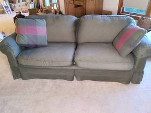 lot 109 image: Couch 77 X 36.5 X 29.5 ...