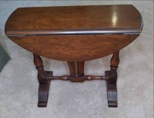 lot 111 image: Vintage Drop Leaf Table 26 X 24.5...