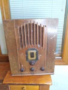 lot 119 image: Antique Delco Radio (Model # 1102) ...