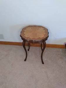 lot 122 image: Antique Side Table Excellent Condi...