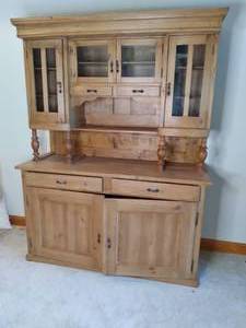 lot 130 image: Sturdy Wood Hutch Excellent Condit...