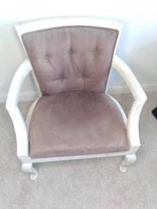 lot 18 image: Side Chair 22 X 26 X 31 Great S...