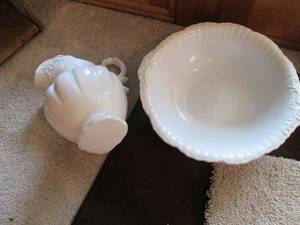lot 558 image: 1973 Hand Made Water Basin & Pitche...