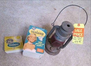 lot 572 image: Vintage No 1 Texas King Oil Lamp an...
